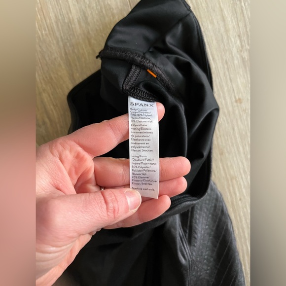 SPANX Women’s Moto Faux Leather Leggings Very Black - Size Small - Picture 5 of 7